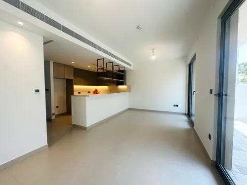 3 Bedrooms Townhouse in Aura