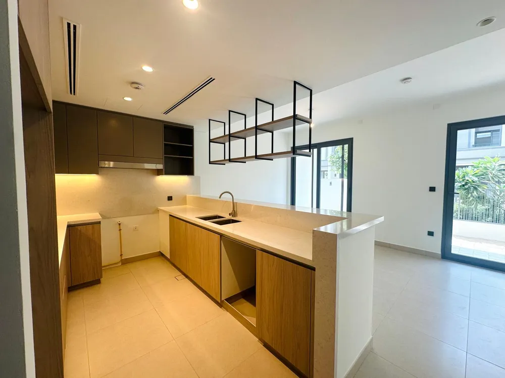 3 Bedrooms Townhouse in Aura Image