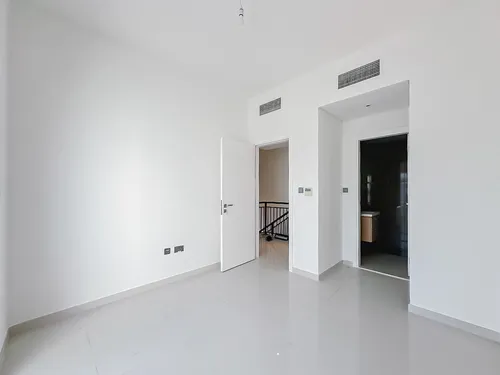 3 Bedrooms Townhouse in Centaury Image