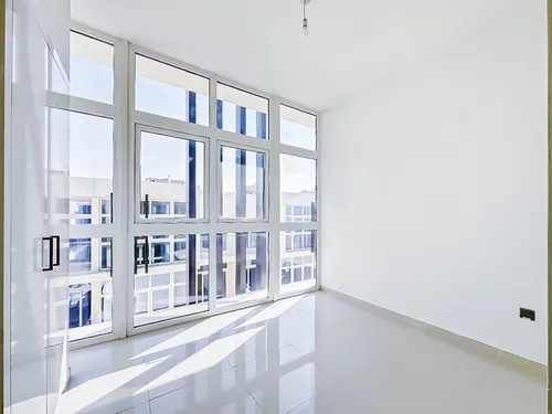 3 Bedrooms Townhouse in Centaury Image